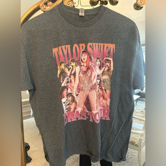 Women’s Taylor Swift Graphic Tee - Picture 1 of 1